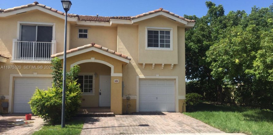 Adosado en Homestead, Florida 3 dormitorios, 155.7 m2 № 2042958