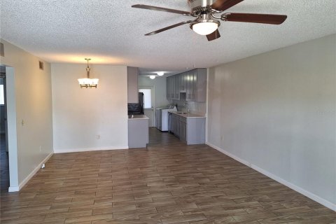 Copropriété à louer à Tavares, Floride: 3 chambres, 105.91 m2 № 2399558 - photo 8
