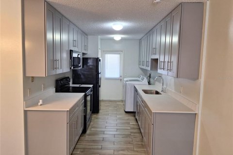 Copropriété à louer à Tavares, Floride: 3 chambres, 105.91 m2 № 2399558 - photo 4