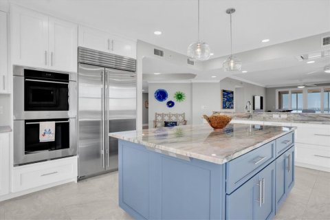 Condo in Saint Petersburg, Florida, 4 bedrooms № 2198469 - photo 23