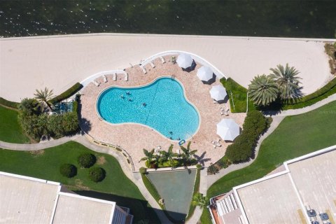 Condo in Saint Petersburg, Florida, 4 bedrooms № 2198469 - photo 21