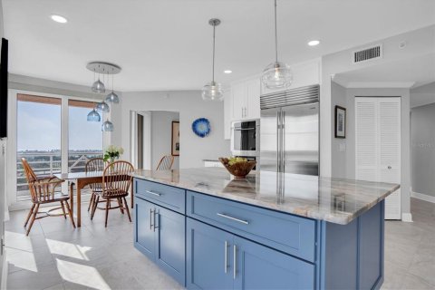 Condo in Saint Petersburg, Florida, 4 bedrooms № 2198469 - photo 24