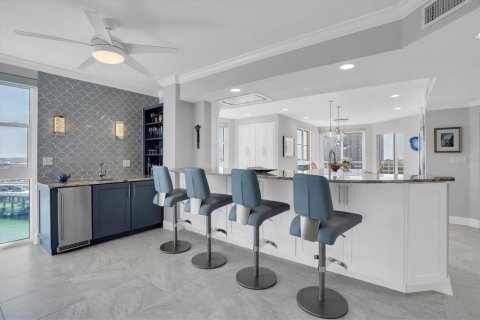Condo in Saint Petersburg, Florida, 4 bedrooms № 2198469 - photo 18