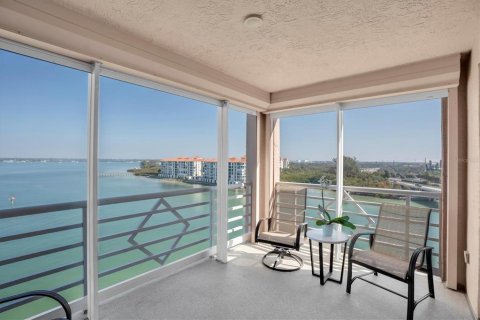 Condo in Saint Petersburg, Florida, 4 bedrooms № 2198469 - photo 4