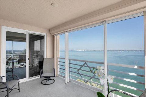 Condo in Saint Petersburg, Florida, 4 bedrooms № 2198469 - photo 17