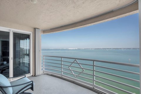 Condo in Saint Petersburg, Florida, 4 bedrooms № 2198469 - photo 25