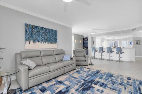 Condo in Saint Petersburg, Florida, 4 bedrooms № 2198469 - photo 13