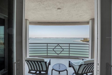 Condo in Saint Petersburg, Florida, 4 bedrooms № 2198469 - photo 30