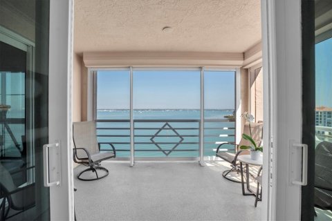 Condo in Saint Petersburg, Florida, 4 bedrooms № 2198469 - photo 15