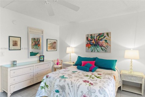 Condo in Deerfield Beach, Florida, 1 bedroom  № 2000047 - photo 28