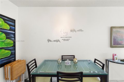 Condo in Deerfield Beach, Florida, 1 bedroom  № 2000047 - photo 12