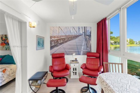 Condo in Deerfield Beach, Florida, 1 bedroom  № 2000047 - photo 20