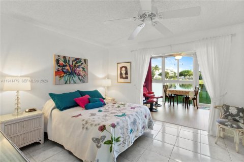 Condo in Deerfield Beach, Florida, 1 bedroom  № 2000047 - photo 27