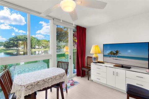 Condo in Deerfield Beach, Florida, 1 bedroom  № 2000047 - photo 30
