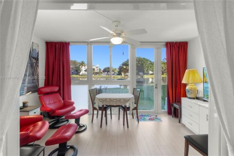 Condo in Deerfield Beach, Florida, 1 bedroom  № 2000047 - photo 29