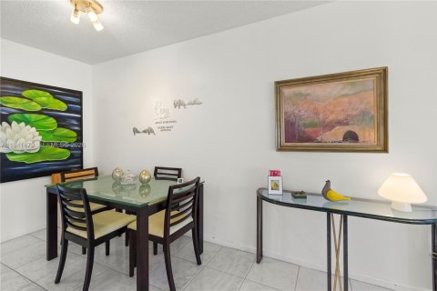 Condo in Deerfield Beach, Florida, 1 bedroom  № 2000047 - photo 14