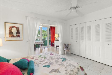 Condo in Deerfield Beach, Florida, 1 bedroom  № 2000047 - photo 26
