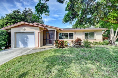House in Delray Beach, Florida 2 bedrooms, 130.62 sq.m. № 2246304