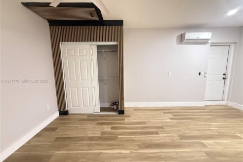 Снять в аренду коммерческую недвижимость в Майами, Флорида № 2029149 - фото 4