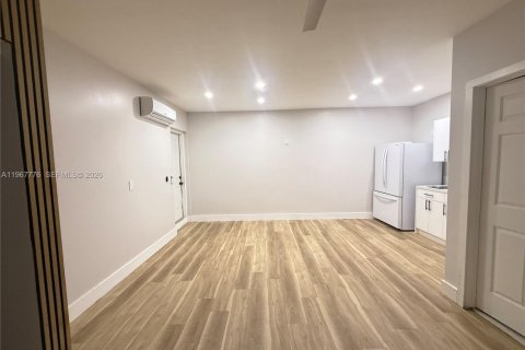 Снять в аренду коммерческую недвижимость в Майами, Флорида № 2029149 - фото 3