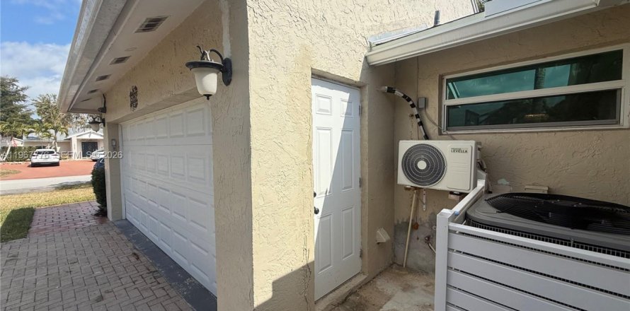 Коммерческая недвижимость в Майами, Флорида № 2029149