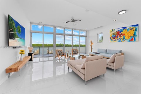 Touwnhouse à vendre à Hollywood, Floride: 3 chambres, 299.15 m2 № 1928648 - photo 3