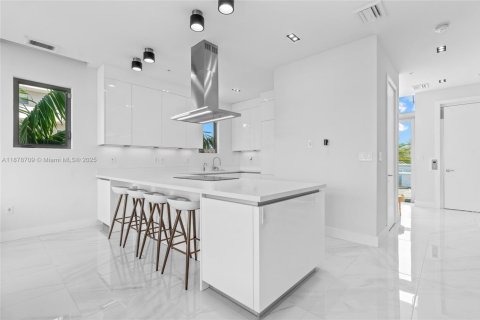 Touwnhouse à vendre à Hollywood, Floride: 3 chambres, 299.15 m2 № 1928648 - photo 9
