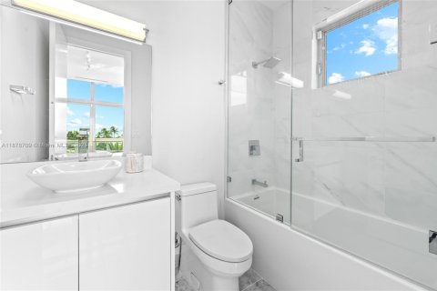 Купить таунхаус в Холливуд, Флорида 3 спальни, 299.15м2, № 1928648 - фото 15