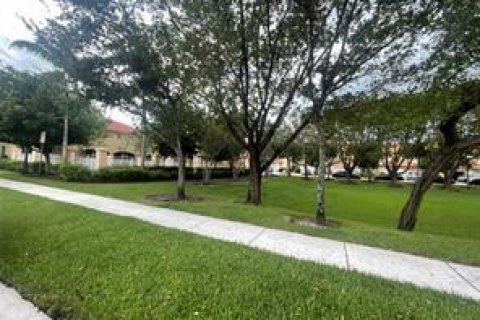 Touwnhouse à louer à Tamarac, Floride: 3 chambres, 132.66 m2 № 1225626 - photo 1