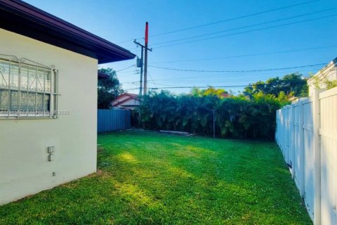 Villa ou maison à louer à Miami, Floride: 1 chambre, 48.77 m2 № 1970637 - photo 19