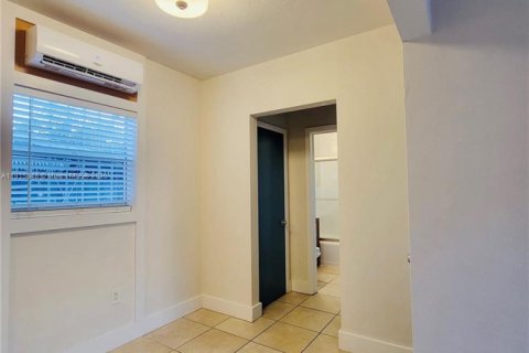 Villa ou maison à louer à Miami, Floride: 1 chambre, 48.77 m2 № 1970637 - photo 7