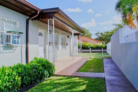 Villa ou maison à louer à Miami, Floride: 1 chambre, 48.77 m2 № 1970637 - photo 3