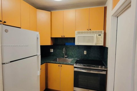 Villa ou maison à louer à Miami, Floride: 1 chambre, 48.77 m2 № 1970637 - photo 8