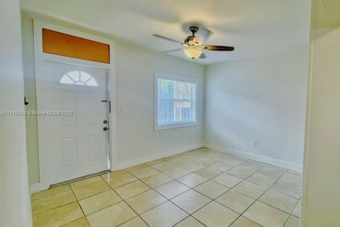 Villa ou maison à louer à Miami, Floride: 1 chambre, 48.77 m2 № 1970637 - photo 5