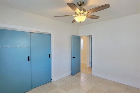 Villa ou maison à louer à Miami, Floride: 1 chambre, 48.77 m2 № 1970637 - photo 11