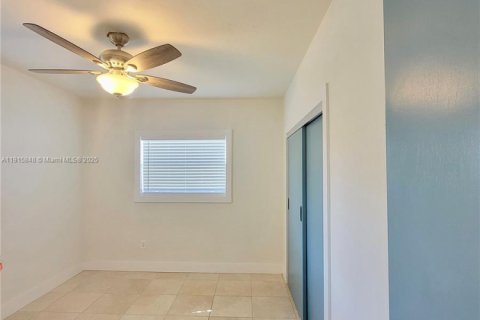 Villa ou maison à louer à Miami, Floride: 1 chambre, 48.77 m2 № 1970637 - photo 12