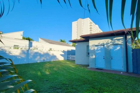 Villa ou maison à louer à Miami, Floride: 1 chambre, 48.77 m2 № 1970637 - photo 20