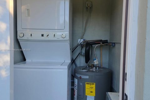 Villa ou maison à louer à Miami, Floride: 1 chambre, 48.77 m2 № 1970637 - photo 23