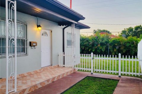 Villa ou maison à louer à Miami, Floride: 1 chambre, 48.77 m2 № 1970637 - photo 1