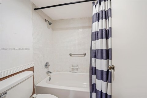 Copropriété à vendre à Deerfield Beach, Floride: 2 chambres, 85.47 m2 № 1891802 - photo 22