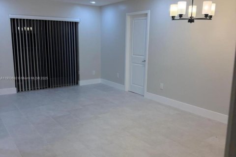 Снять в аренду кондоминиум в Майами, Флорида 3 спальни, 92.25м2, № 1957148 - фото 27