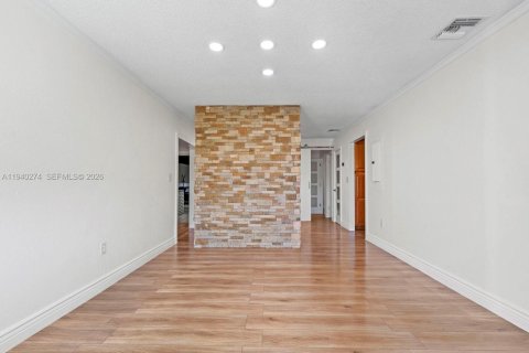 Купить виллу или дом в Майами-Гарденс, Флорида 4 спальни, 131.36м2, № 1997377 - фото 11