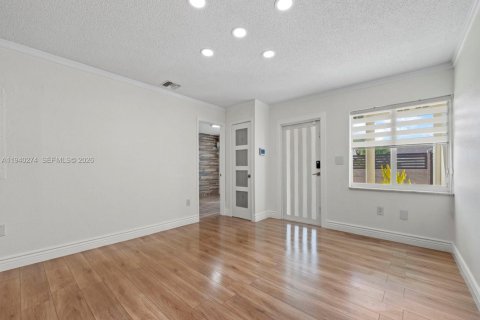 Купить виллу или дом в Майами-Гарденс, Флорида 4 спальни, 131.36м2, № 1997377 - фото 10