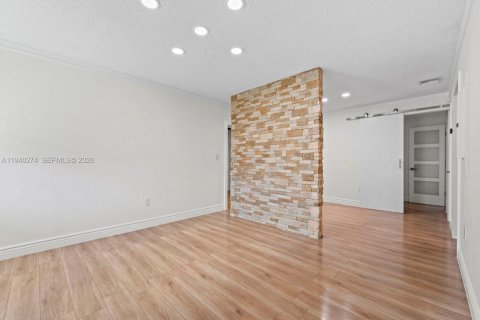 Купить виллу или дом в Майами-Гарденс, Флорида 4 спальни, 131.36м2, № 1997377 - фото 12