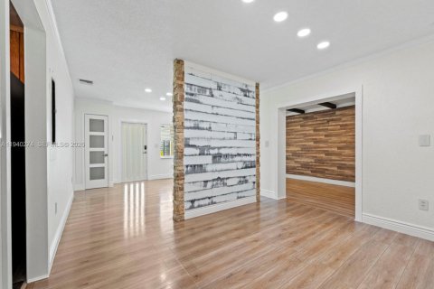 Купить виллу или дом в Майами-Гарденс, Флорида 4 спальни, 131.36м2, № 1997377 - фото 23