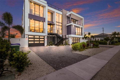 Villa ou maison à vendre à Anna Maria, Floride: 5 chambres, 343.74 m2 № 2155942 - photo 2