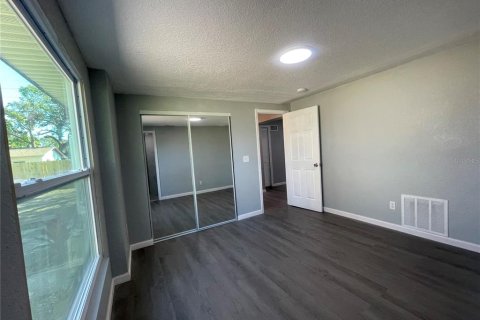 House in Pinellas Park, Florida 3 bedrooms, 111.95 sq.m. № 1563104 - photo 17