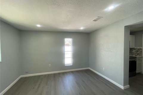 House in Pinellas Park, Florida 3 bedrooms, 111.95 sq.m. № 1563104 - photo 12