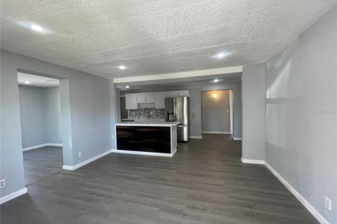 House in Pinellas Park, Florida 3 bedrooms, 111.95 sq.m. № 1563104 - photo 7