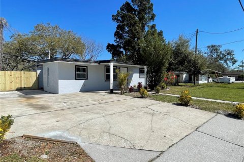 House in Pinellas Park, Florida 3 bedrooms, 111.95 sq.m. № 1563104 - photo 4